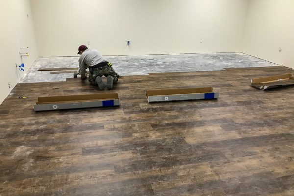 putting-down-laminate-flooring-2026-01-08-22-53-35-utc